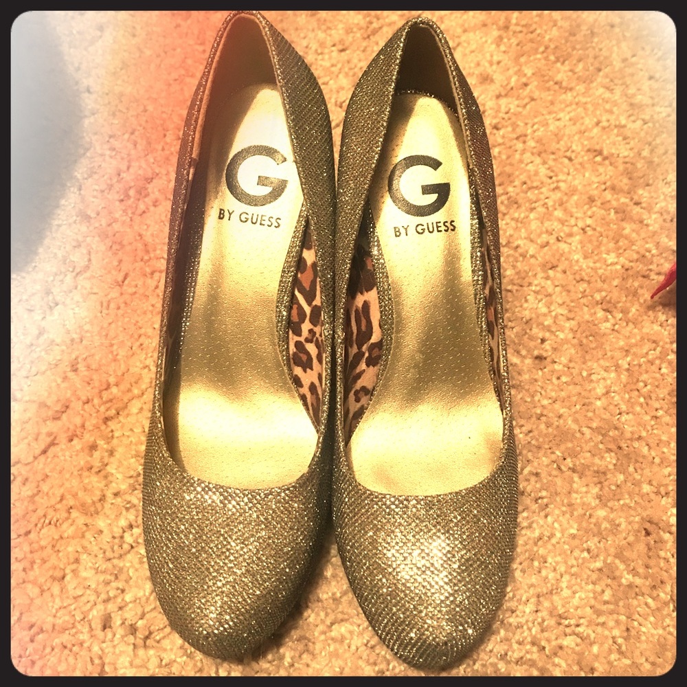 Never worn gold Guess pumps.